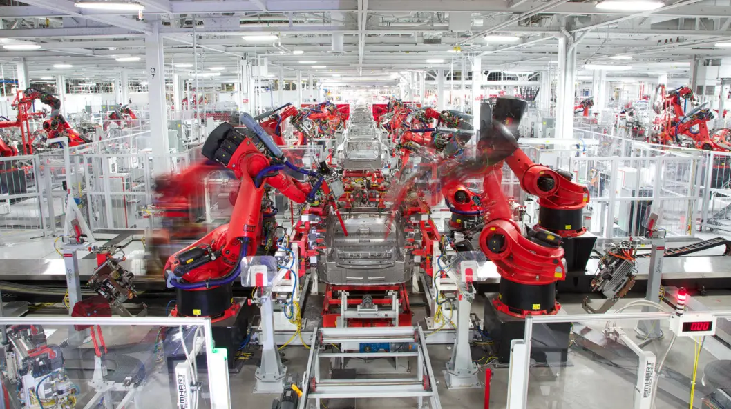 STORT BEHOV: Én eneste elbil kan inneholde 50 kilo grafitt. Bildet er fra Teslas fabrikk i Fremont i California. STORT BEHOV: Én eneste elbil kan inneholde 50 kilo grafitt. Bildet er fra Teslas fabrikk i Fremont i California.
