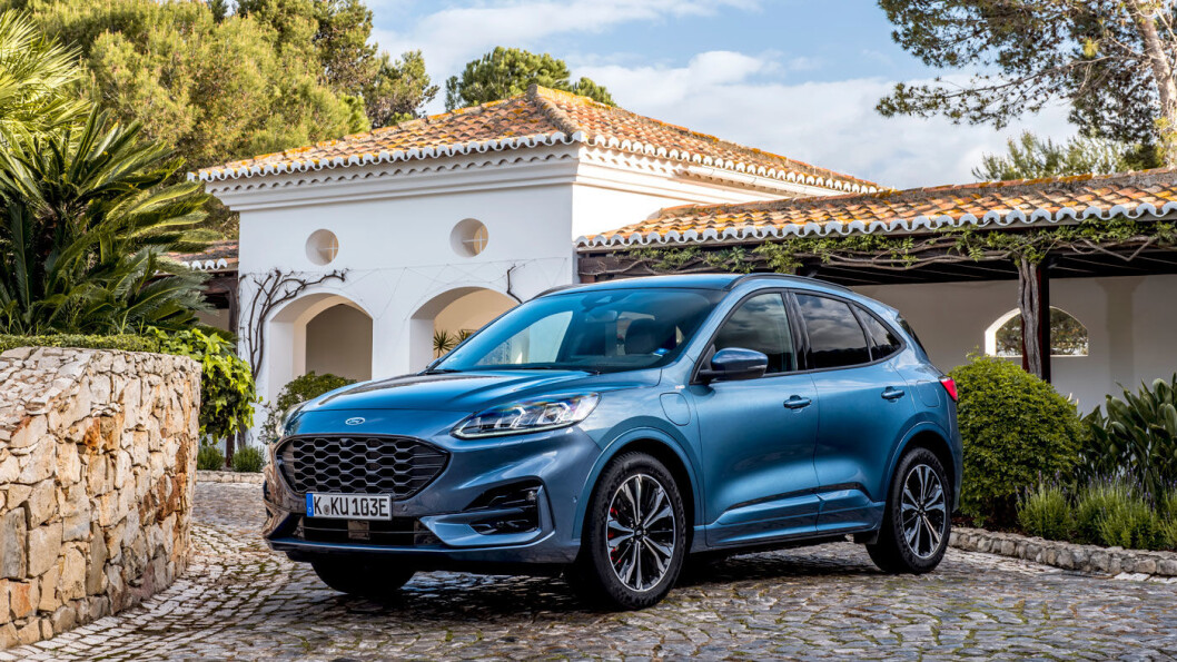 HARD KONKURRANSE: Nye Ford Kuga kommer som ladehybrid, men foreløpig ikke i kombinasjon med firehjulsdrift – som mange konkurrenter. Kugas fortrinn er kjøreglede og plass. Foto: Ford Motor HARD KONKURRANSE: Nye Ford Kuga kommer som ladehybrid, men foreløpig ikke i kombinasjon med firehjulsdrift – som mange konkurrenter. Kugas fortrinn er kjøreglede og plass. Foto: Ford Motor