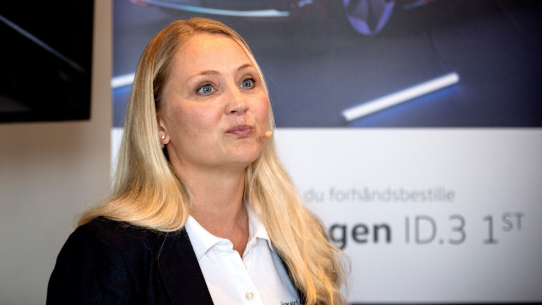 VIL PÅVIRKES: – Vi er ikke i posisjon til å mene noe utad om utviklingen av prisene våre fremover, annet enn å si at all import til Norge påvirkes av valutakursen, sier Anita Svanes i Volkswagen-importør Harald A. Møller. Foto: Tomm W. Christiansen VIL PÅVIRKES: – Vi er ikke i posisjon til å mene noe utad om utviklingen av prisene våre fremover, annet enn å si at all import til Norge påvirkes av valutakursen, sier Anita Svanes i Volkswagen-importør Harald A. Møller. Foto: Tomm W. Christiansen