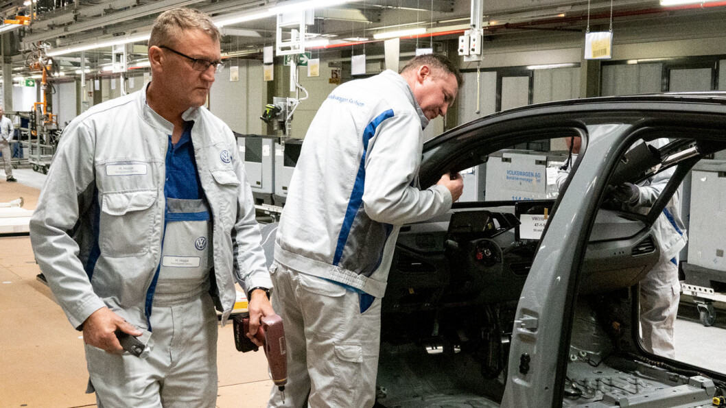 BYGGER BILENE: Arbeidere i fabrikken i Zwickau jobbet, frem til stenging på grunn av koronaviruset, på spreng med å produsere tusener av ID.3 før sommeren. BYGGER BILENE: Arbeidere i fabrikken i Zwickau jobbet, frem til stenging på grunn av koronaviruset, på spreng med å produsere tusener av ID.3 før sommeren.