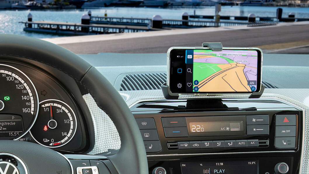 (MO)BIL: I enkelte bilmodeller er ikke bare mobilen tilkoblet, men den er selve infotainmentsystemet, som på VW e-Up! Foto: Volkswagen AG (MO)BIL: I enkelte bilmodeller er ikke bare mobilen tilkoblet, men den er selve infotainmentsystemet, som på VW e-Up! Foto: Volkswagen AG