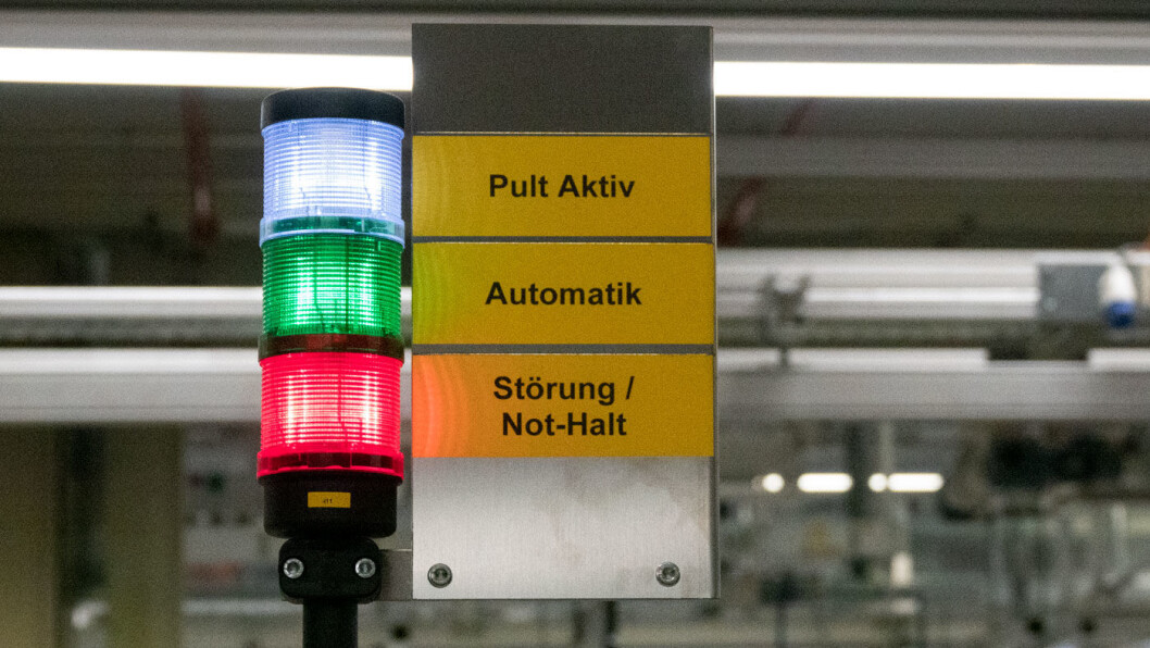 LYSER RØDT: Tross toppsjefens forsikringer om at alt er i rute, hevder tyske medier at dataproblemene vedvarer for Volkswagens elbilsatsing. LYSER RØDT: Tross toppsjefens forsikringer om at alt er i rute, hevder tyske medier at dataproblemene vedvarer for Volkswagens elbilsatsing.