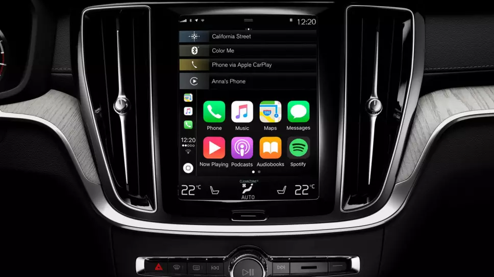MER INFO HER: En rekke bilmerker kan bli utstyrt med nye Apple CarPlay. Slik kan det se ut med dagens løsninger.