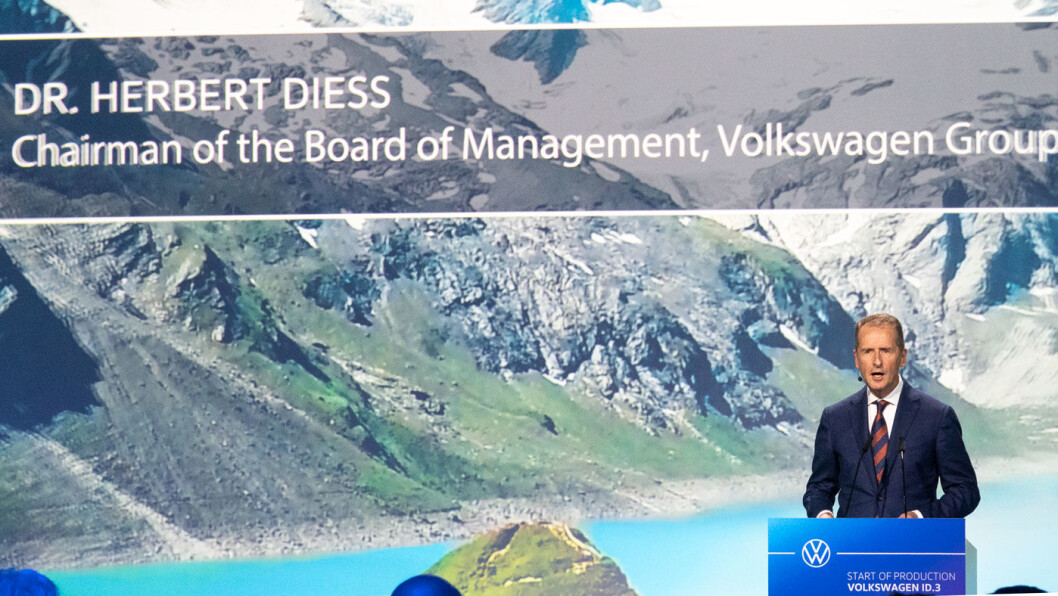 STØ KURS: Utad virker VW-toppsjef Herbert Diess trygg på at konsernet skal holde tidsplanen for e-mobilitet-strategien. ID.3-lansering til sommeren er neste etappe. STØ KURS: Utad virker VW-toppsjef Herbert Diess trygg på at konsernet skal holde tidsplanen for e-mobilitet-strategien. ID.3-lansering til sommeren er neste etappe.