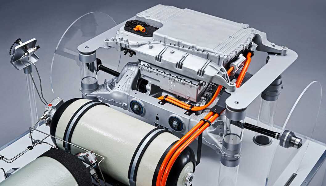 <span class=" font-weight-bold" data-lab-font_weight_desktop="font-weight-bold">TO TANKER: </span>En stor og en liten hydrogentank forsyner brenselcellene med drivstoff i BMWs hydrogenbil. <span class=" font-weight-bold" data-lab-font_weight_desktop="font-weight-bold">TO TANKER: </span>En stor og en liten hydrogentank forsyner brenselcellene med drivstoff i BMWs hydrogenbil.