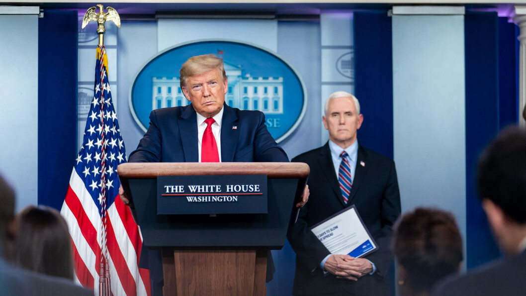 HEVER UTSLIPPSGRENSENE: Fra 1. april har Trump innført vesentlig mer romslige utslippskrav for biler enn det tidligere var lagt opp til. Foto: Tia Dufour, The White House HEVER UTSLIPPSGRENSENE: Fra 1. april har Trump innført vesentlig mer romslige utslippskrav for biler enn det tidligere var lagt opp til. Foto: Tia Dufour, The White House