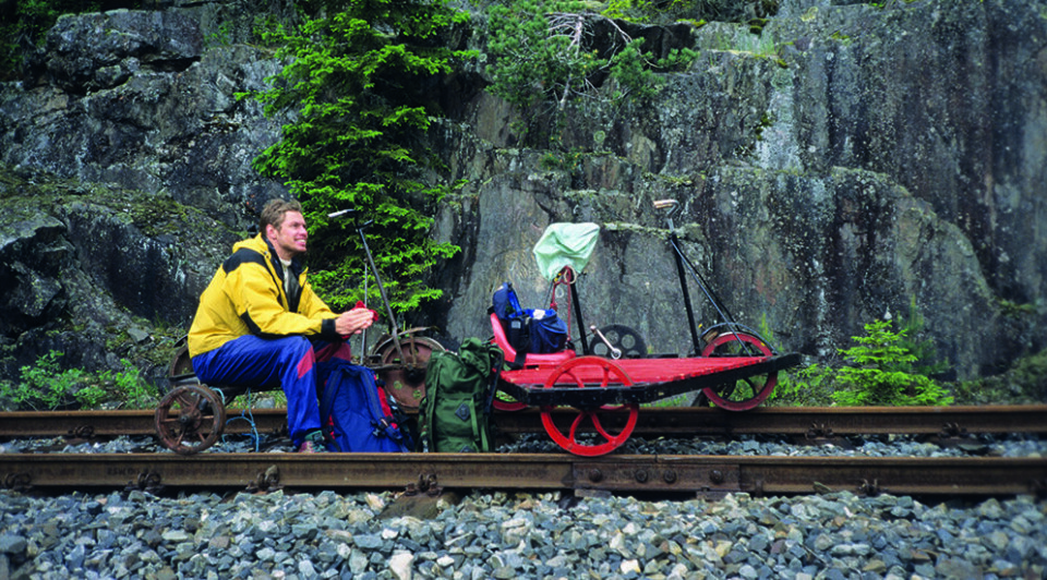 DRESINTUR: Det er godt med en pause. Dresinene på Numedalsbanen er temmelig tunge å trå. Foto: Per Roger Lauritzen