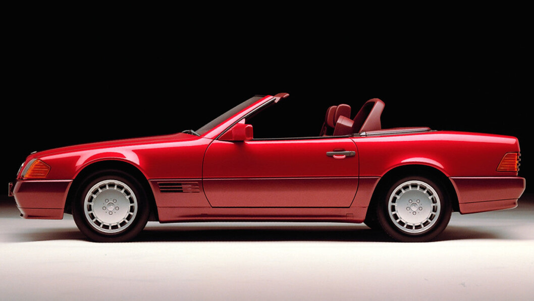 LEGENDEMATERIALE: Mercedes SL, designet av Bruno Sacco, står langt fremme i rekken av perler med stjerne. Foto: Daimler LEGENDEMATERIALE: Mercedes SL, designet av Bruno Sacco, står langt fremme i rekken av perler med stjerne. Foto: Daimler