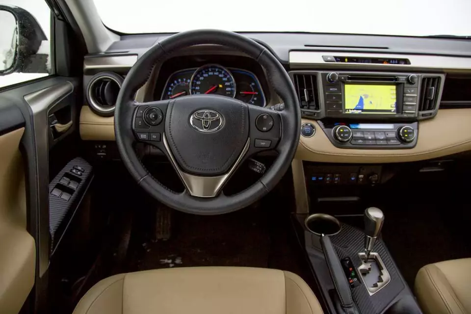 2013-MODELL: Toyota RAV4.
