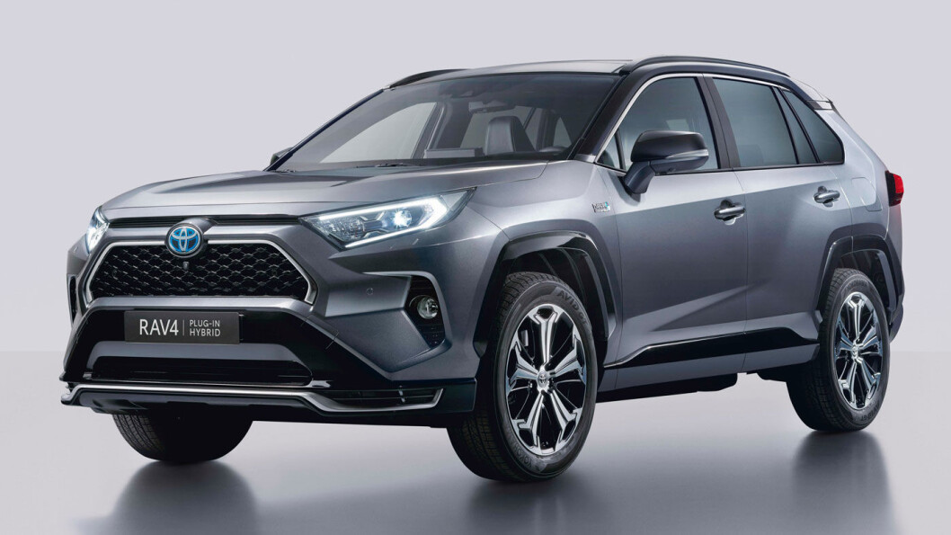 FEMTE (OG FØRSTE) GENERASJON: Toyota RAV4 – for første gang i ladbar versjon. FEMTE (OG FØRSTE) GENERASJON: Toyota RAV4 – for første gang i ladbar versjon.