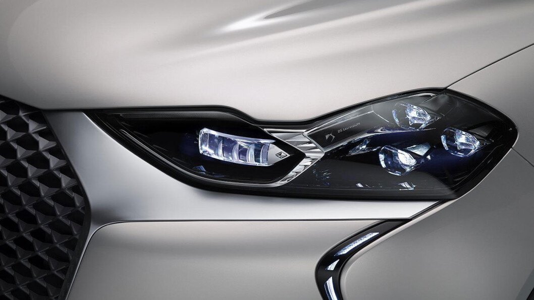 AVANSERT: DS 3 E-TENSE er laget på samme plattform som blant andre Peugeot e-208 og Opel Corsa-e. Nå får den lille elbilen eksklusiv lysteknologi. AVANSERT: DS 3 E-TENSE er laget på samme plattform som blant andre Peugeot e-208 og Opel Corsa-e. Nå får den lille elbilen eksklusiv lysteknologi.