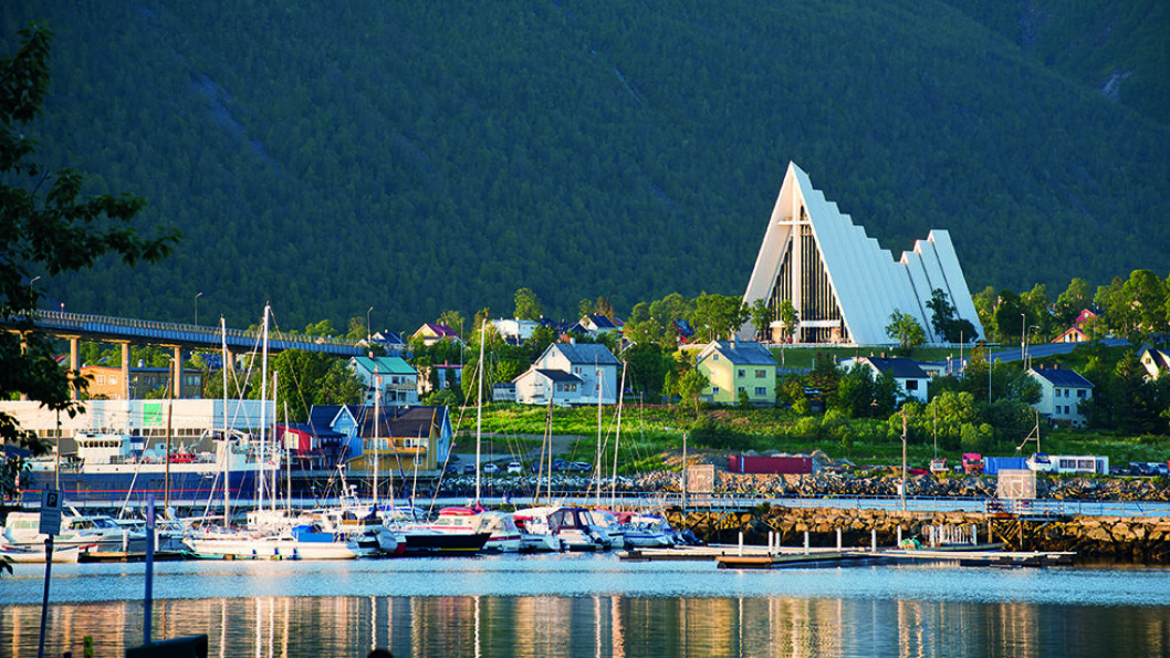 TROMSØS FYRTÅRN: Tromsdalen kirke, også kalt Ishavskatedralen, er et landemerke for Tromsø. Foto: CH - Visitnorway.com TROMSØS FYRTÅRN: Tromsdalen kirke, også kalt Ishavskatedralen, er et landemerke for Tromsø. Foto: CH - Visitnorway.com