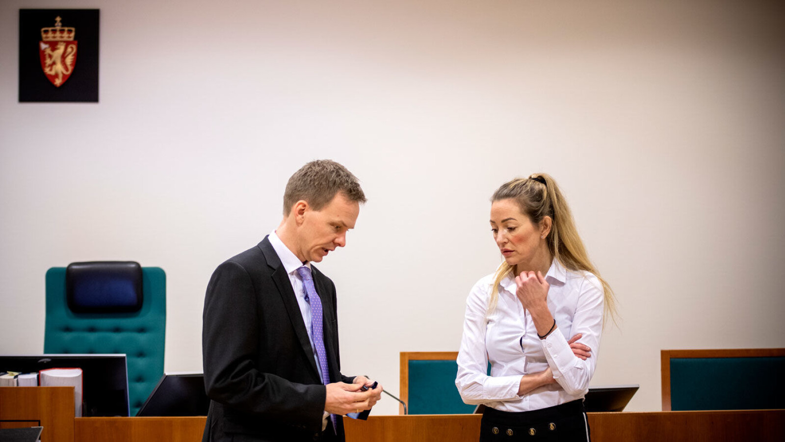 PRO ET CONTRA: Aktor Hans Olav Røyr og forsvarer Ida Andenæs under rettsforhandlingene i Olsen Bil-saken i vinter. PRO ET CONTRA: Aktor Hans Olav Røyr og forsvarer Ida Andenæs under rettsforhandlingene i Olsen Bil-saken i vinter.