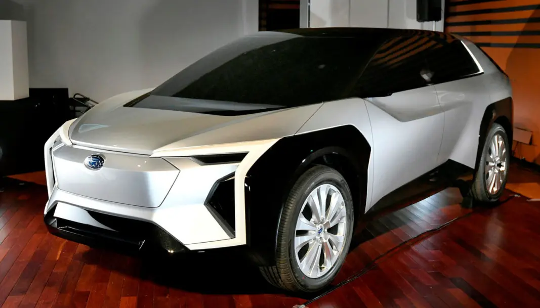 <span class=" font-weight-bold" data-lab-font_weight_desktop="font-weight-bold">KJENTE LINJER: </span>Subaru-merke i grillen, men vinkler og designgrep vi kjenner fra Toyota. Den kommende el-SUV-en vil trolig ha klare likhetstrekk med denne konseptbilen. <span class=" font-weight-bold" data-lab-font_weight_desktop="font-weight-bold">KJENTE LINJER: </span>Subaru-merke i grillen, men vinkler og designgrep vi kjenner fra Toyota. Den kommende el-SUV-en vil trolig ha klare likhetstrekk med denne konseptbilen.