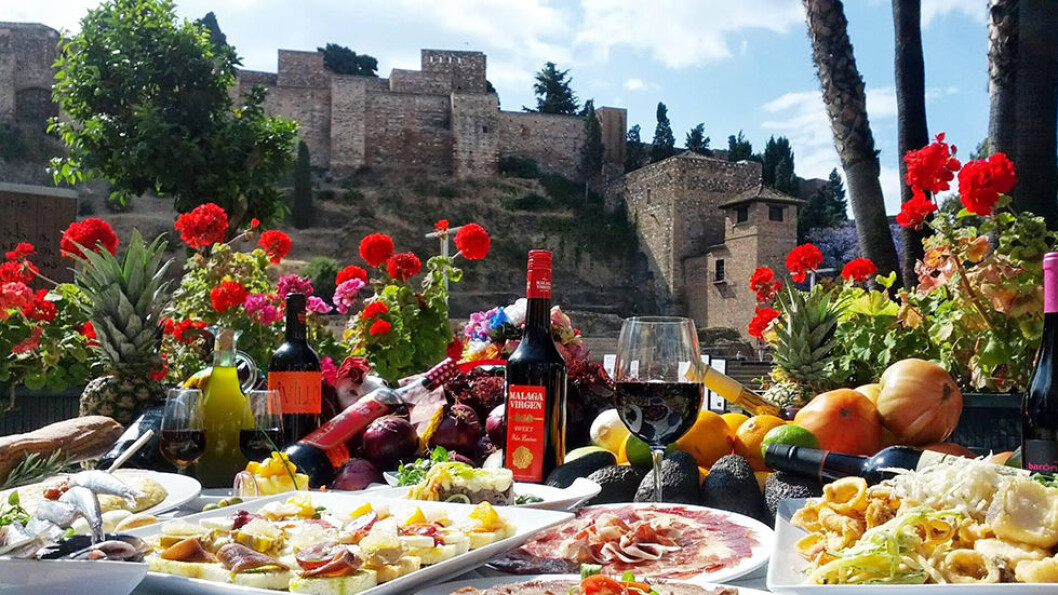 GOD MAT OG DRIKKE: Andalucia er kjent for god mat, ikke minst for tapas som består av en rekke småretter. GOD MAT OG DRIKKE: Andalucia er kjent for god mat, ikke minst for tapas som består av en rekke småretter.