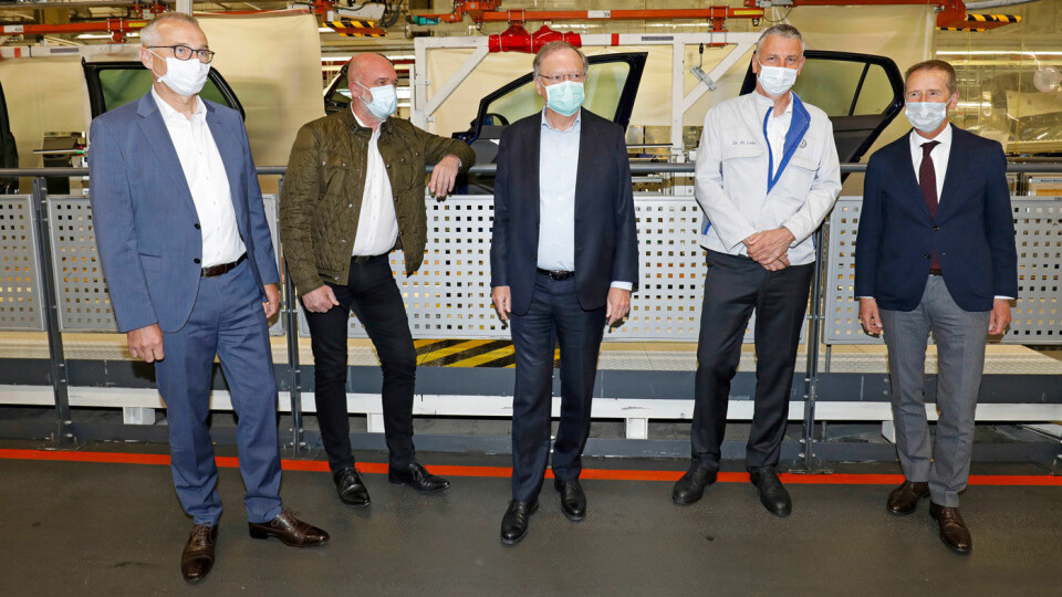 OPPSTART: Volkswagen åpnet mandag sin store elbilfabrikk i Zwickau etter korona-nedstengningen. Konsernsjef Herbert Diess til høyre. Foto: VAG