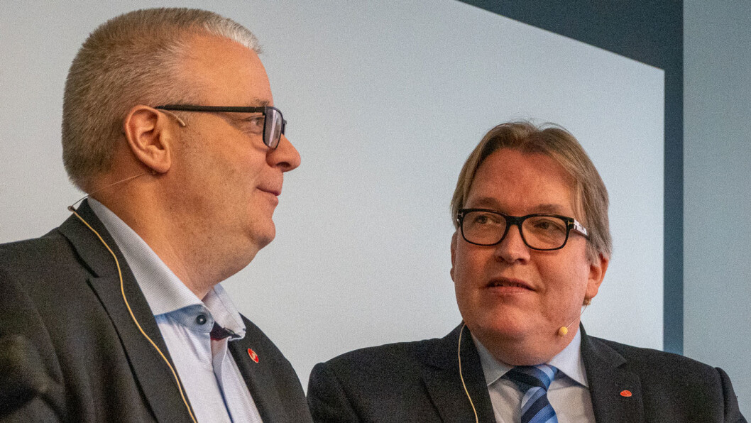 ENIGE: Bård Hoksrud (t.v.) og Frp får støtte av blant andre Sverre Myrli (Ap) på Stortinget om økt fartsgrense for tilhengere. Men fagfolkene er sterkt uenige med dem. Foto: Peter Raaum ENIGE: Bård Hoksrud (t.v.) og Frp får støtte av blant andre Sverre Myrli (Ap) på Stortinget om økt fartsgrense for tilhengere. Men fagfolkene er sterkt uenige med dem. Foto: Peter Raaum