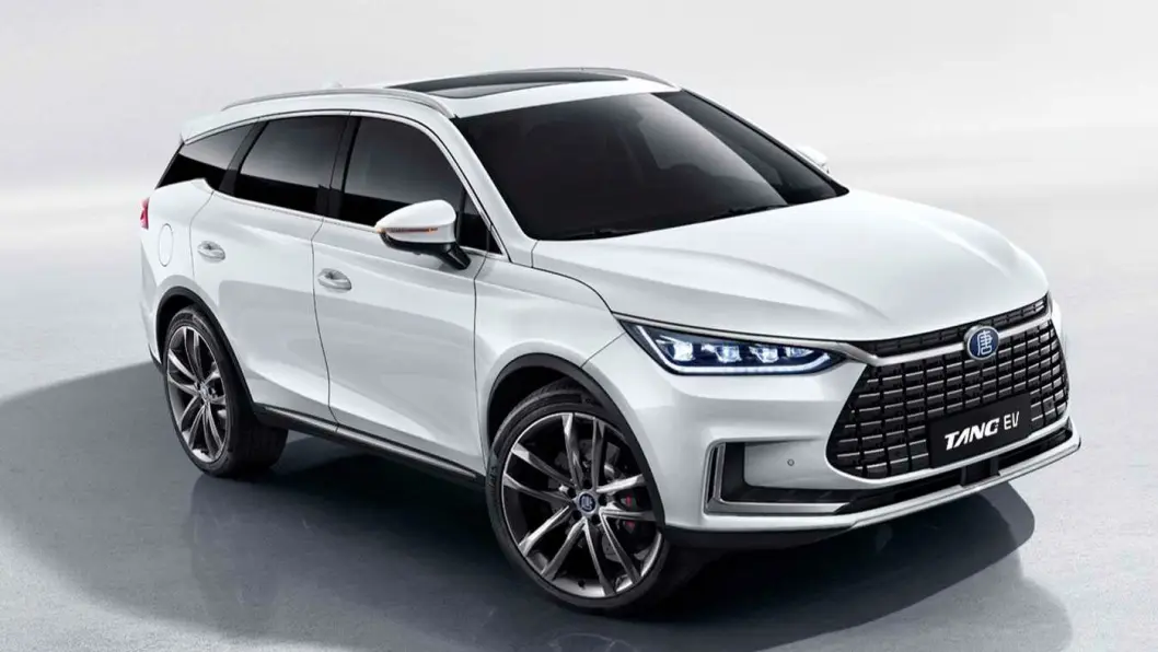 STOR OG BILLIG: Store BYD Tang selges både som sjuseter og som ladehybrid i Kina. Til Norge kommer den i helelektrisk versjon – og garantert til en rimelig sum. STOR OG BILLIG: Store BYD Tang selges både som sjuseter og som ladehybrid i Kina. Til Norge kommer den i helelektrisk versjon – og garantert til en rimelig sum.