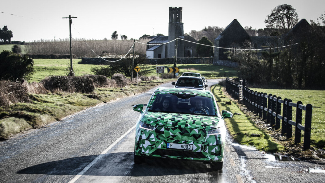 PRODUKTSJEF: Jil Mahler, produktsjefen for Enyaq, på kjøretur i Dublin sammen med Motors Øivind A. Monn-Iversen – på venstre side med venstreratt. PRODUKTSJEF: Jil Mahler, produktsjefen for Enyaq, på kjøretur i Dublin sammen med Motors Øivind A. Monn-Iversen – på venstre side med venstreratt.