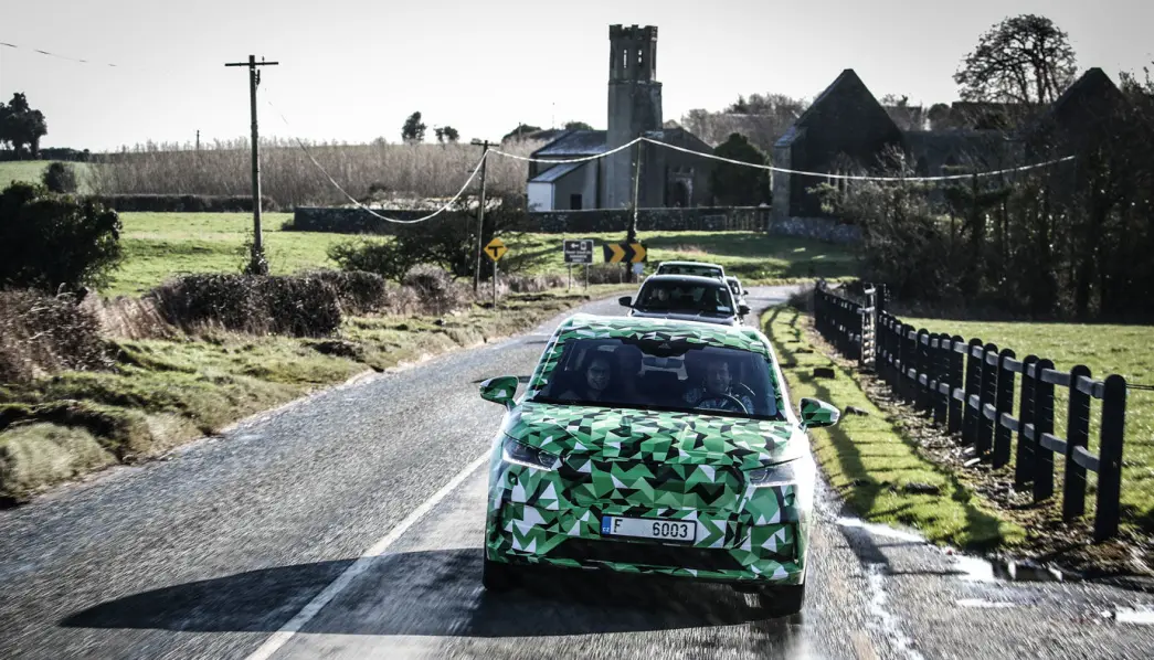<b>TESTTUR: </b>Motors journalist kjørte Enyaq i Dublin i februar - på venstre side med venstreratt - sammen med Jill Mahler, produktsjefen for Enyaq. <b>TESTTUR: </b>Motors journalist kjørte Enyaq i Dublin i februar - på venstre side med venstreratt - sammen med Jill Mahler, produktsjefen for Enyaq.