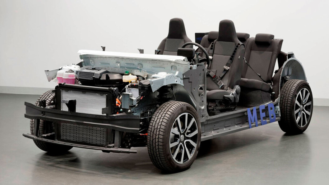 MÅ FORKORTES: Den helelektriske produktplattformen MEB (bildet) har en for lang akselavstand for minibilene. Foto: Volkswagen AG MÅ FORKORTES: Den helelektriske produktplattformen MEB (bildet) har en for lang akselavstand for minibilene. Foto: Volkswagen AG