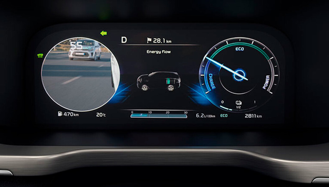 VIDVINKEL: Med kamerabildet i instrumentpanelet kan du for eksempel se en syklist som ikke synes i speilet. Foto: Kia Motor VIDVINKEL: Med kamerabildet i instrumentpanelet kan du for eksempel se en syklist som ikke synes i speilet. Foto: Kia Motor