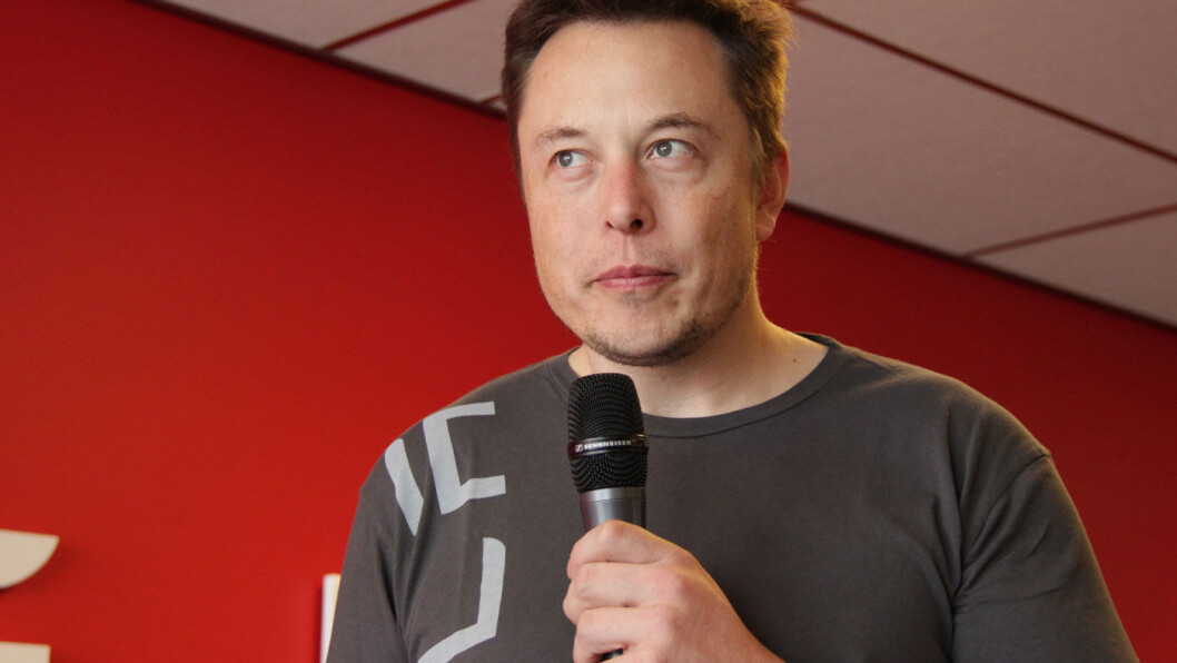 RASER MOT MYNDIGHETENE: Tesla-sjef Elon Musk sier han akter å fortsette produksjonen i strid med Alameda fylkes bestemmelser, om han så må i fengsel. – Om noen skal arresteres, ber jeg om at det bare blir meg, skrev Musk på Twitter. RASER MOT MYNDIGHETENE: Tesla-sjef Elon Musk sier han akter å fortsette produksjonen i strid med Alameda fylkes bestemmelser, om han så må i fengsel. – Om noen skal arresteres, ber jeg om at det bare blir meg, skrev Musk på Twitter.