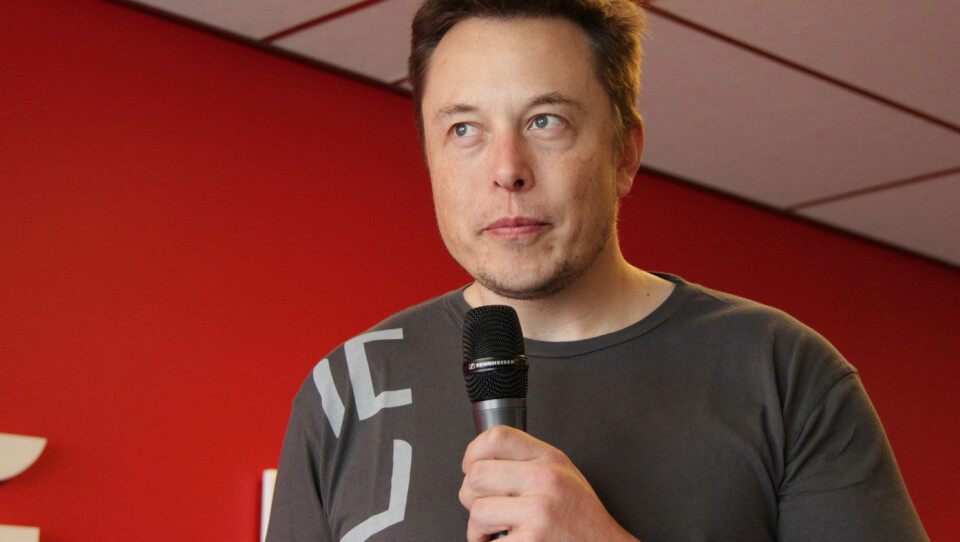 RASER MOT MYNDIGHETENE: Tesla-sjef Elon Musk sier han akter å fortsette produksjonen i strid med Alameda fylkes bestemmelser, om han så må i fengsel. – Om noen skal arresteres, ber jeg om at det bare blir meg, skrev Musk på Twitter.