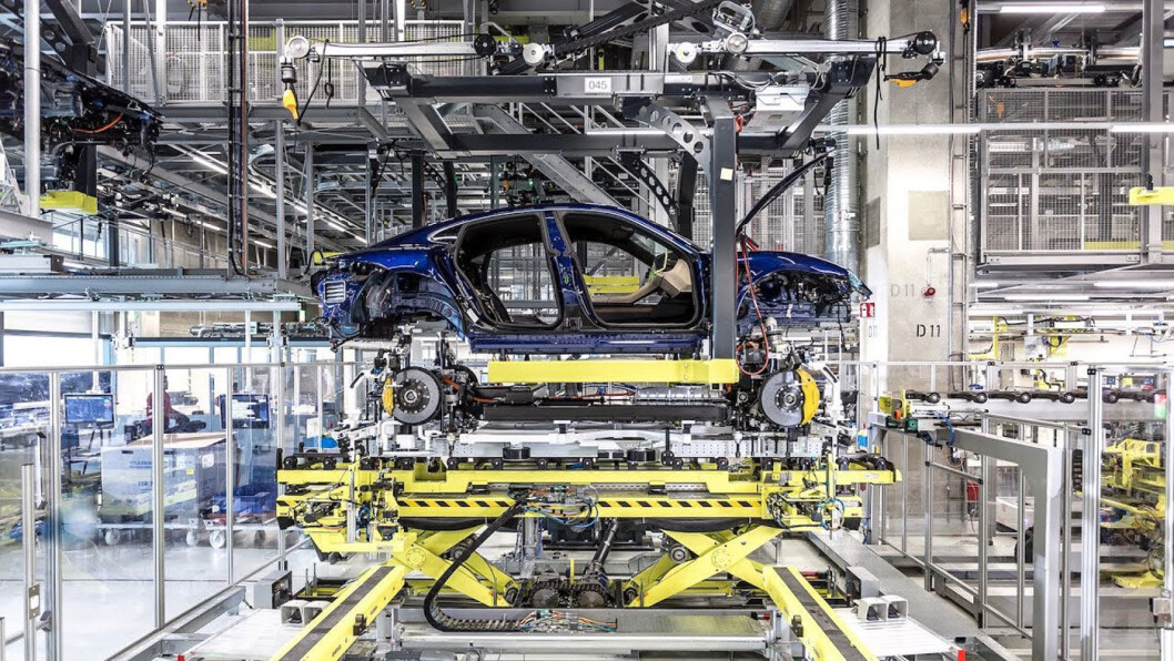 RIGGET FOR ELBIL-PRODUKSJON: Bildet viser produksjon av Taycan i Zuffenhausen. Neste Macan skal bygges i Leipzig fra 2022. Foto: Porsche RIGGET FOR ELBIL-PRODUKSJON: Bildet viser produksjon av Taycan i Zuffenhausen. Neste Macan skal bygges i Leipzig fra 2022. Foto: Porsche