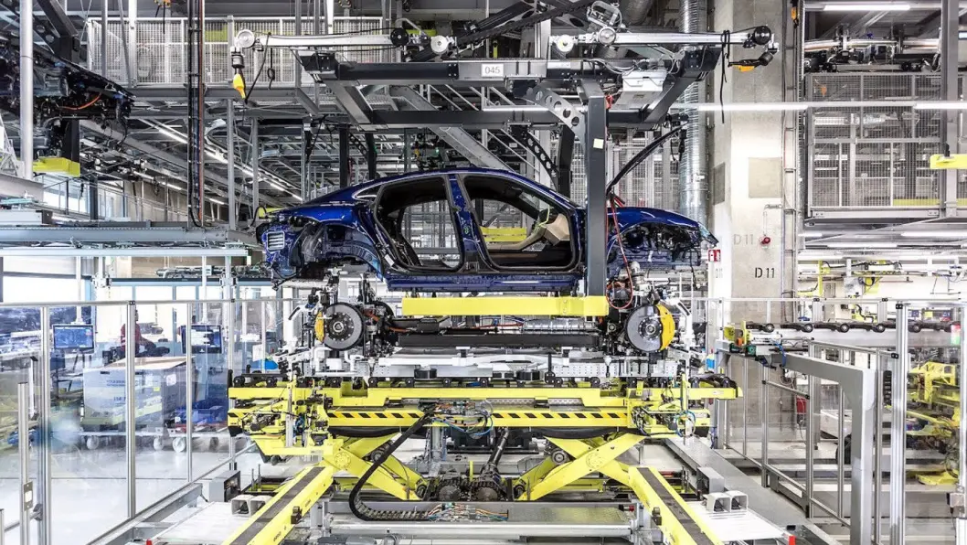 RIGGET FOR ELBIL-PRODUKSJON: Bildet viser produksjon av Taycan i Zuffenhausen. Neste Macan skal bygges i Leipzig fra 2022. Foto: Porsche RIGGET FOR ELBIL-PRODUKSJON: Bildet viser produksjon av Taycan i Zuffenhausen. Neste Macan skal bygges i Leipzig fra 2022. Foto: Porsche