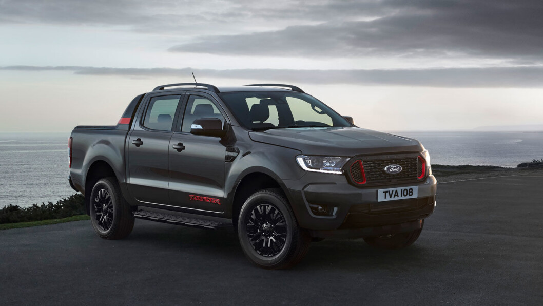 KULERE: Ford Ranger Thunder kommer kun i denne fargekombinasjonen: Sea-grey med røde detaljer. Det blir produsert 4500 utgaver av spesialversjonen. Foto: Ford Motor KULERE: Ford Ranger Thunder kommer kun i denne fargekombinasjonen: Sea-grey med røde detaljer. Det blir produsert 4500 utgaver av spesialversjonen. Foto: Ford Motor