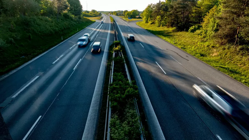 HIT, MEN IKKE LENGER: På motorvei i Tyskland vil det heretter ikke bli mulig å holde følge med de raskeste i venstrefilen i en ny Volvo. Foto: Peter Raaum