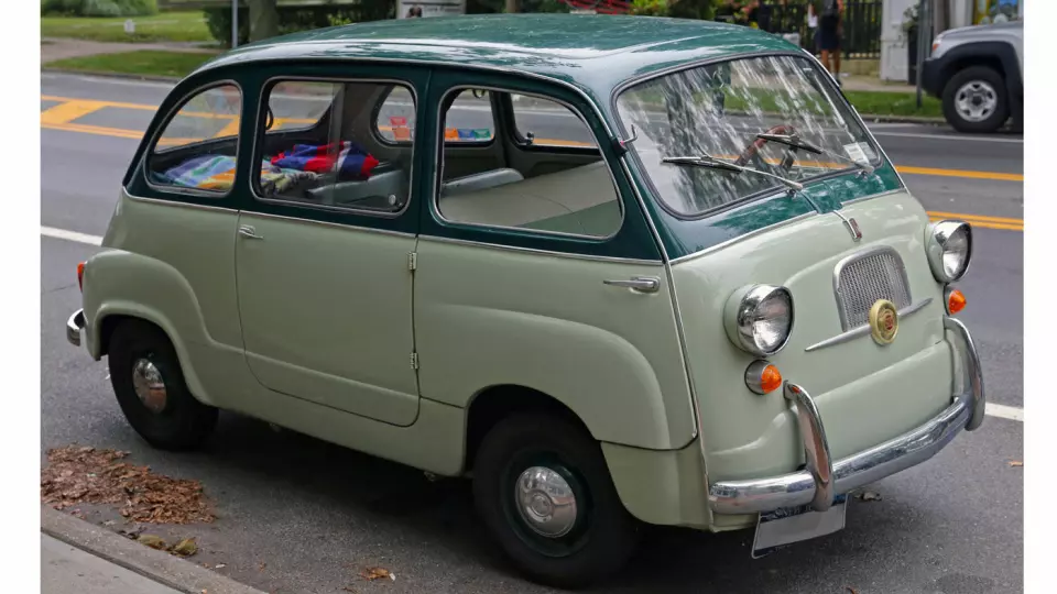 PIONEREN: Fiat lanserte sin flerbruksbil 600 Multipla allerede i 1956. Copyright By Mr.choppers - Own work, CC BY-SA 3.0, https://commons.wikimedia.org/w/index.php?curid=30705420