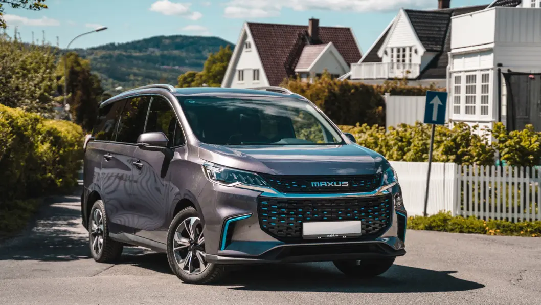 ETTERSPURT: Maxus Euniq er en stor bil med sju seter, rekkevidde på drøye 30 mil og en interessant pris. Importøren tror modellen vil dekke en viktig nisje. Foto: RSA bil ETTERSPURT: Maxus Euniq er en stor bil med sju seter, rekkevidde på drøye 30 mil og en interessant pris. Importøren tror modellen vil dekke en viktig nisje. Foto: RSA bil