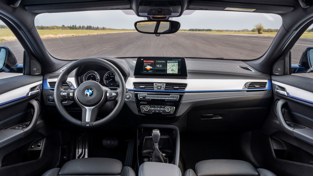 SOM LILLEBROR: X2 kommer i ladbar versjon, kalt xDrive25e, på samme drivlinje som X1 xDrive25e. SOM LILLEBROR: X2 kommer i ladbar versjon, kalt xDrive25e, på samme drivlinje som X1 xDrive25e.