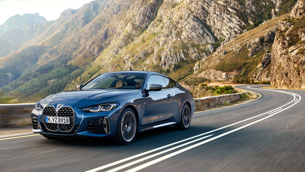 SPORTY: BMW 4-serie coupé er basert på BMW 3-serie, men har likevel designmessige ulikheter – utover selve coupeformen. Blant annet er nyregrillen helt annerledes. Foto: BMW SPORTY: BMW 4-serie coupé er basert på BMW 3-serie, men har likevel designmessige ulikheter – utover selve coupeformen. Blant annet er nyregrillen helt annerledes. Foto: BMW