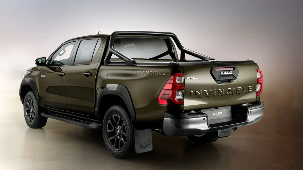LEGENDE-STATUS: Invincible («uovervinnelig») -toppmodellen kunne godt vært et hint til den berømmelige Top Gir-episoden hvor teamet til Jeremy Clarkson forsøkte å ta livet av en Hilux ved å slippe den fra en kran i fritt fall, sprenge den, skyte den i filler og drukne den – uten å lykkes… LEGENDE-STATUS: Invincible («uovervinnelig») -toppmodellen kunne godt vært et hint til den berømmelige Top Gir-episoden hvor teamet til Jeremy Clarkson forsøkte å ta livet av en Hilux ved å slippe den fra en kran i fritt fall, sprenge den, skyte den i filler og drukne den – uten å lykkes…