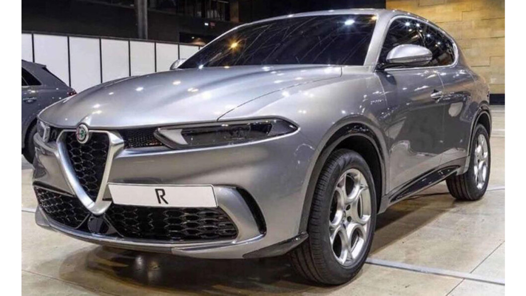 UMISKJENNELIG: Den er utpreget Alfa Romeo av utseende. Tonale slik den er avslørt på bildet ligner på konseptbilen, i mer nøktern utførelse. Lansering skal være relativt nært forestående. UMISKJENNELIG: Den er utpreget Alfa Romeo av utseende. Tonale slik den er avslørt på bildet ligner på konseptbilen, i mer nøktern utførelse. Lansering skal være relativt nært forestående.