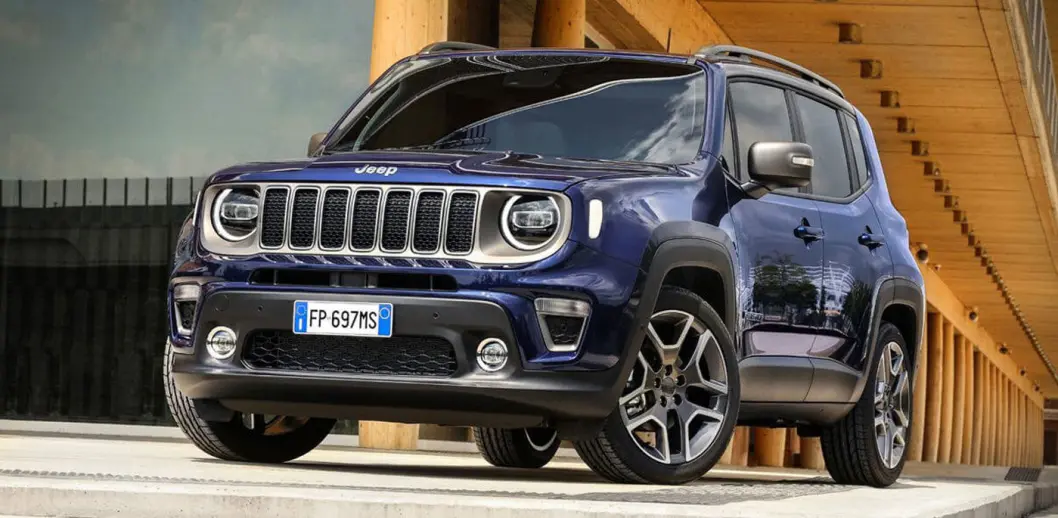 PRØVEKJØRER: En Jeep Renegade med diverse avansert teknologi skal være i stand til å kjenne igjen et byområde – og skifte fra bensin til elektrisk modus. Foto: FCA PRØVEKJØRER: En Jeep Renegade med diverse avansert teknologi skal være i stand til å kjenne igjen et byområde – og skifte fra bensin til elektrisk modus. Foto: FCA