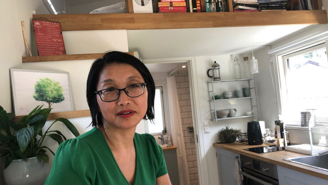 TRIVES: Tone Stangeland Kaufman koser seg i sitt mikrohus i Prinsdal i utkanten av Oslo. Hun bruker det som hybel. TRIVES: Tone Stangeland Kaufman koser seg i sitt mikrohus i Prinsdal i utkanten av Oslo. Hun bruker det som hybel.