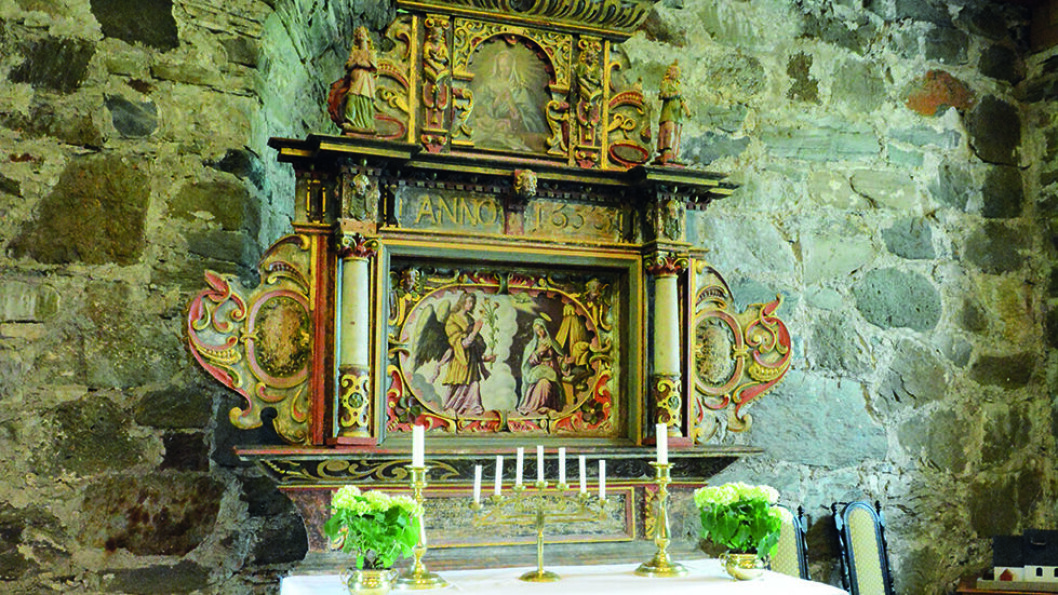 LOGTUN KIRKE: Kirken fra 1400-tallet ble i sin tid blant annet brukt til oppbevaring av lovbøkene fra Frostatinget Foto: Per Roger Lauritzen LOGTUN KIRKE: Kirken fra 1400-tallet ble i sin tid blant annet brukt til oppbevaring av lovbøkene fra Frostatinget Foto: Per Roger Lauritzen