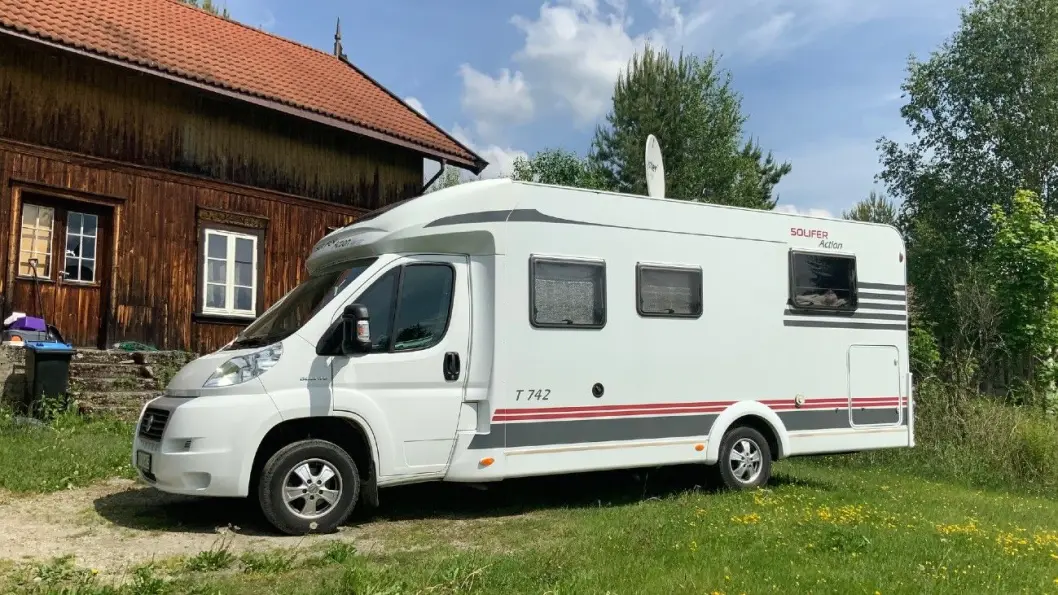 FORNØYD: Bortsett fra vektproblemene er Roy-Johnny fornøyd med bobilen sin. FORNØYD: Bortsett fra vektproblemene er Roy-Johnny fornøyd med bobilen sin.