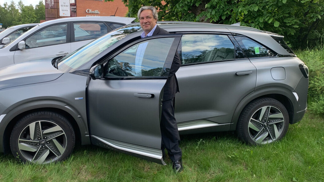 KREVER KONKRETE PLANER: Ulf Hafseld, daglig leder i Hynion (bildet), konstaterer at det ikke er noen tiltak i regjeringens hydrogenstrategi som gir håp for hydrogenbilistene om en bedre og tryggere drivstofforsyning slik de lovte i 2018. KREVER KONKRETE PLANER: Ulf Hafseld, daglig leder i Hynion (bildet), konstaterer at det ikke er noen tiltak i regjeringens hydrogenstrategi som gir håp for hydrogenbilistene om en bedre og tryggere drivstofforsyning slik de lovte i 2018.