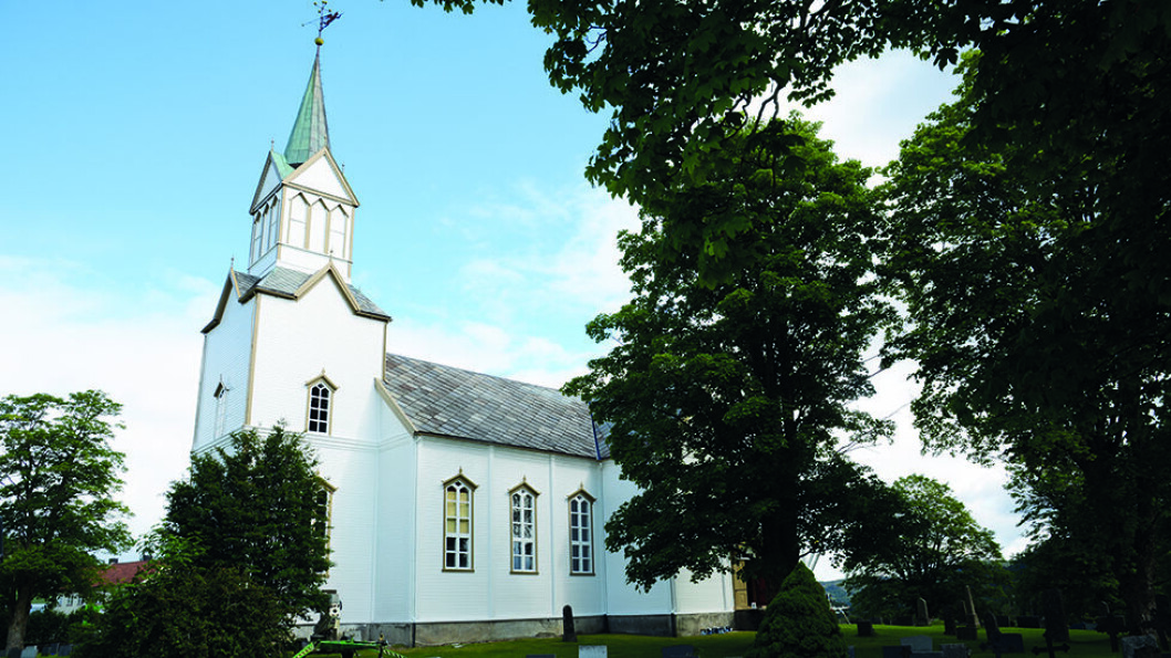 KORSKIRKE: Frosta kirke er fra 1866 og ble bygget etter arkitekt Georg Andreas Bulls tegninger til Nes kirke i Hallingdal. Foto: Per Roger Lauritzen KORSKIRKE: Frosta kirke er fra 1866 og ble bygget etter arkitekt Georg Andreas Bulls tegninger til Nes kirke i Hallingdal. Foto: Per Roger Lauritzen