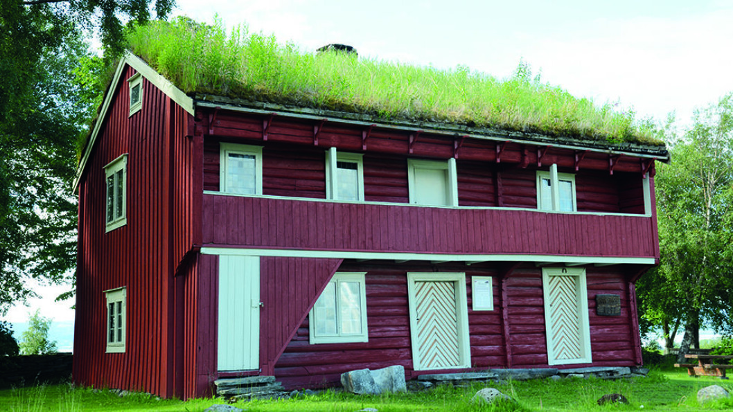 VENTEROMMET: Ammestua ved Alstadhaug kirke er en av de eldste toetasjes bygningene i tre i Nord-Trøndelag. Foto: Per Roger Lauritzen. VENTEROMMET: Ammestua ved Alstadhaug kirke er en av de eldste toetasjes bygningene i tre i Nord-Trøndelag. Foto: Per Roger Lauritzen.