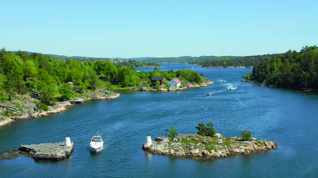 SEILINGSLEIA: Fra brua over til Justøya har du god oversikt over den populære båtruta Blindleia. Foto: Per Roger Lauritzen SEILINGSLEIA: Fra brua over til Justøya har du god oversikt over den populære båtruta Blindleia. Foto: Per Roger Lauritzen