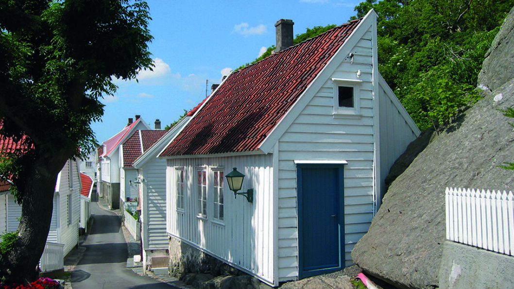 SEILSKUTEBYEN: Sjarmerende Skudeneshavn ligger ytterst på sørspissen av Karmøy. 130 hus og naust er bevart fra den gangen sildefisket tidlig på 1800-tallet skapte hektisk virksomhet i byen. Foto: Ørjan B. Iversen SEILSKUTEBYEN: Sjarmerende Skudeneshavn ligger ytterst på sørspissen av Karmøy. 130 hus og naust er bevart fra den gangen sildefisket tidlig på 1800-tallet skapte hektisk virksomhet i byen. Foto: Ørjan B. Iversen