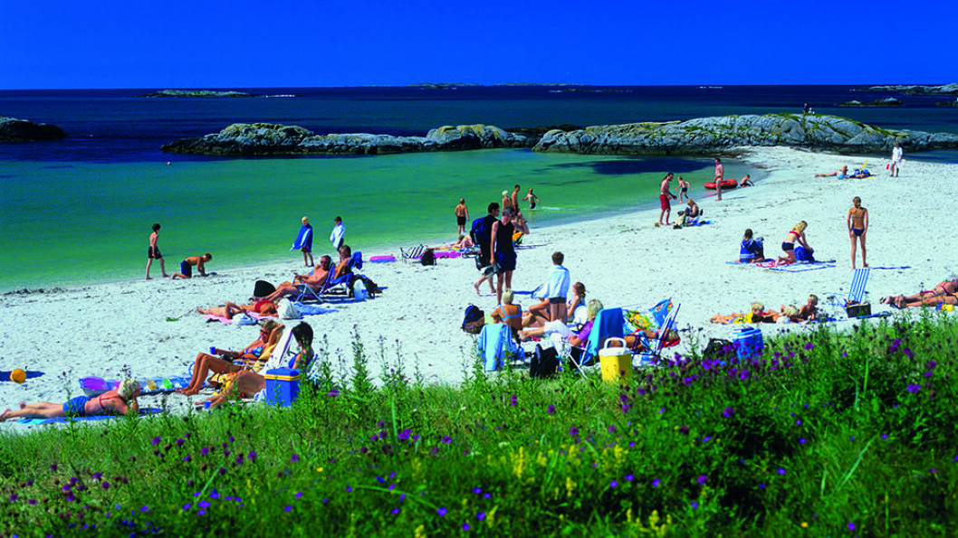 NORGES FINESTE: Åkrasanden ble kåret til Norges flotteste strand i 2014 og har den internasjonale miljøsertifiseringen Blått Flagg. Storhavet er en opplevelse uansett vær. Foto: Willy Haraldsen NORGES FINESTE: Åkrasanden ble kåret til Norges flotteste strand i 2014 og har den internasjonale miljøsertifiseringen Blått Flagg. Storhavet er en opplevelse uansett vær. Foto: Willy Haraldsen