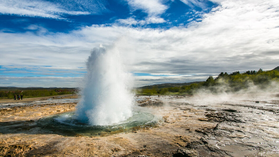 NATURKREFTER: På Island opplever du geysirer som spruter vann flere meter til værs. Foto: Shutterstock NATURKREFTER: På Island opplever du geysirer som spruter vann flere meter til værs. Foto: Shutterstock