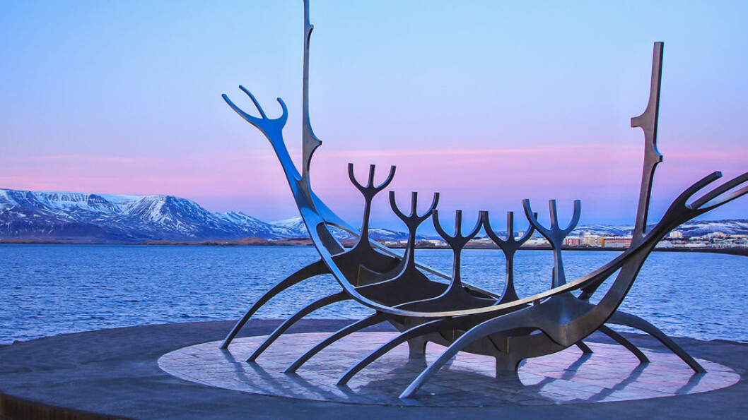 TETT PÅ HAVET: Havet betyr naturlig nok mye for islendingene. Skulpturen Sólfar - Solfareren - av Jón Gunnar Árnason står i vannkanten i Reykjavik. Foto: Shutterstock TETT PÅ HAVET: Havet betyr naturlig nok mye for islendingene. Skulpturen Sólfar - Solfareren - av Jón Gunnar Árnason står i vannkanten i Reykjavik. Foto: Shutterstock